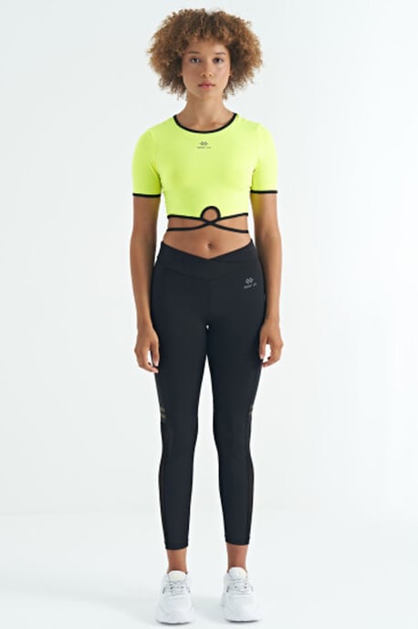 Elastisches Kurzarm-T-Shirt mit Rundhalsausschnitt - Image 4