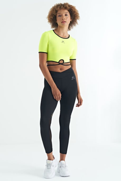 Elastisches Kurzarm-T-Shirt mit Rundhalsausschnitt - Image 6