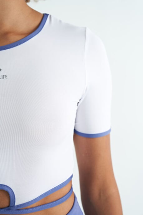 Tommy Life Elastisches Crop-T-Shirt mit Rundhalsausschnitt - Weiß - Image 5