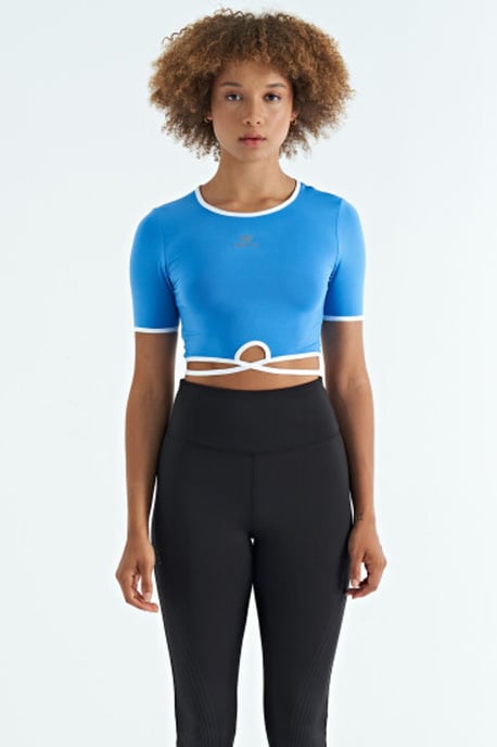 Elastisches Crop-T-Shirt mit Rundhalsausschnitt - Image 2