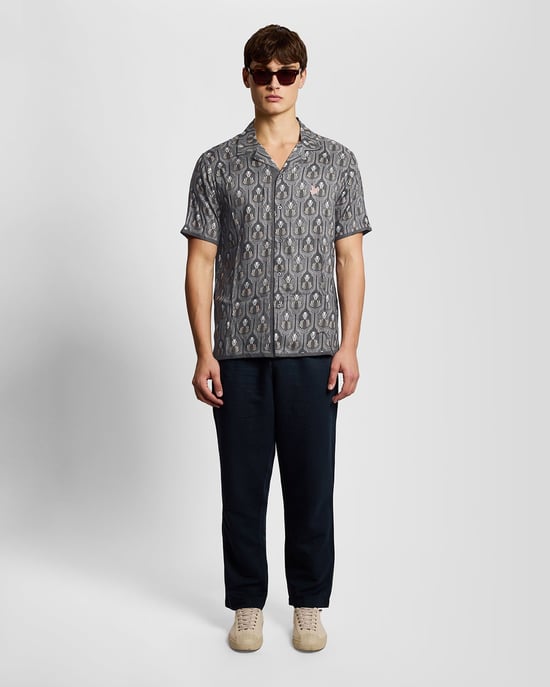 Kurzarmpflanzen-Grafikshirt - Image 2