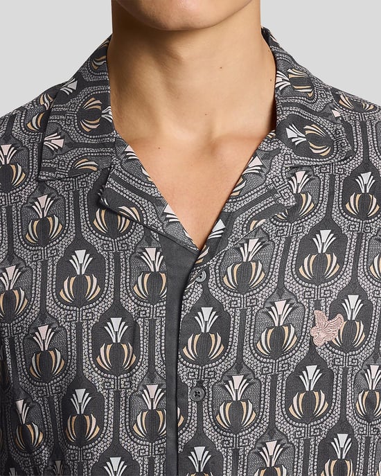 Kurzarmpflanzen-Grafikshirt - Image 3
