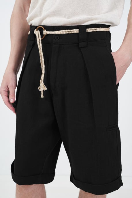 Hüfthohen, mit Gürtel versehenen Baumwollshorts - Image 2