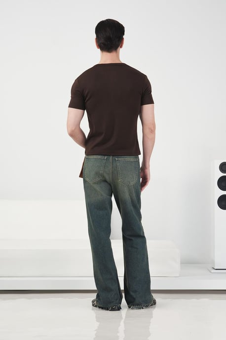 Slim Fit Rundhalsausschnitt Baumwoll-T-Shirt mit Knopfdetails - Image 4
