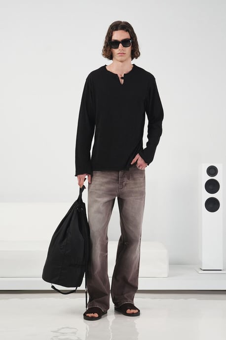 Unifarbenes Crew-Neck Langarm-T-Shirt mit Knöpfen - Image 2
