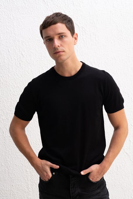 Einfaches geripptes T-Shirt mit Rundhalsausschnitt - Image 1