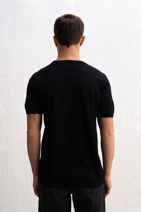 Einfaches geripptes T-Shirt mit Rundhalsausschnitt - Image 5