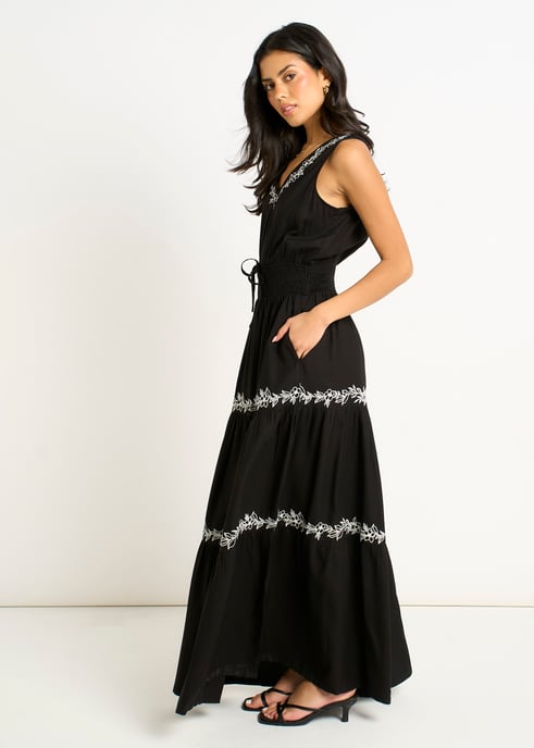 Schwarzes Maxikleid mit Blumenstickerei und Stufenrock - Image 3
