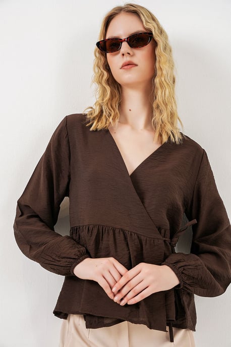 V-Ausschnitt Bluse mit Bindedetail aus Crepe - Image 4