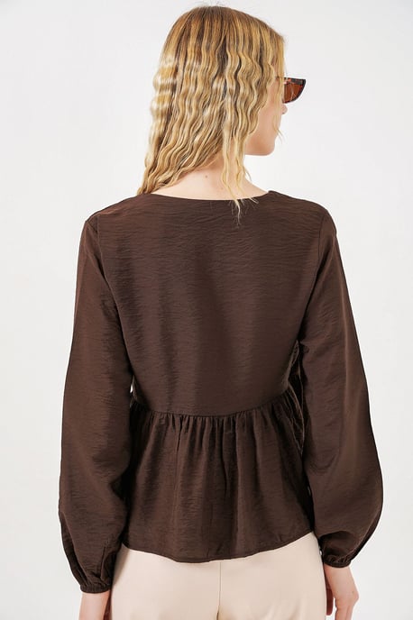 V-Ausschnitt Bluse mit Bindedetail aus Crepe - Image 6