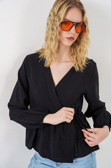 V-Ausschnitt Bluse mit Krawatten-Detail und Wickeloptik aus Crepe - Image 3