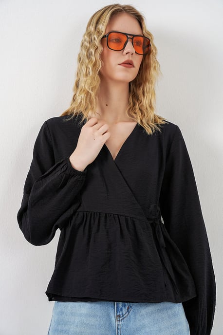 V-Ausschnitt Bluse mit Krawatten-Detail und Wickeloptik aus Crepe - Image 4