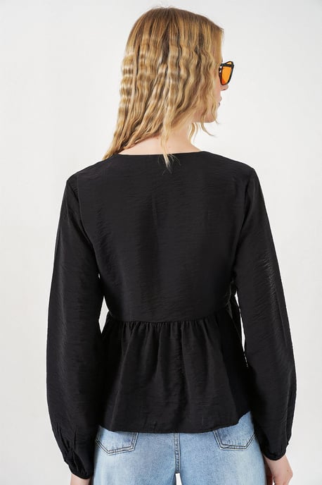 V-Ausschnitt Bluse mit Krawatten-Detail und Wickeloptik aus Crepe - Image 6