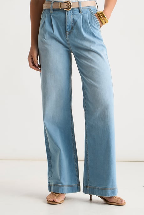 Hellblaue Jeans mit Falten und weitem Bein - Image 2