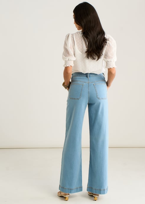 Hellblaue Jeans mit Falten und weitem Bein - Image 4