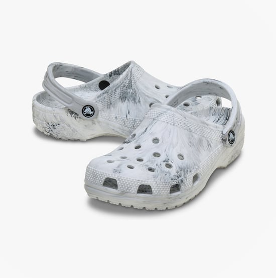 Crocs Classic Marbled Clog Thermoplastische schwarze/weiße Clogs - Image 2