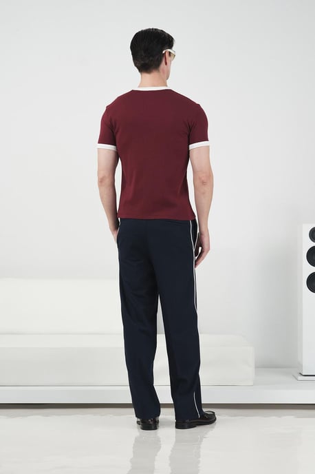 Slim Fit Rundhals-T-Shirt mit Kontrastbündchen - Image 3