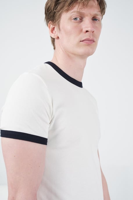 Farbblockiertes Rundhals-T-Shirt mit kontrastierendem Raigel - Image 3