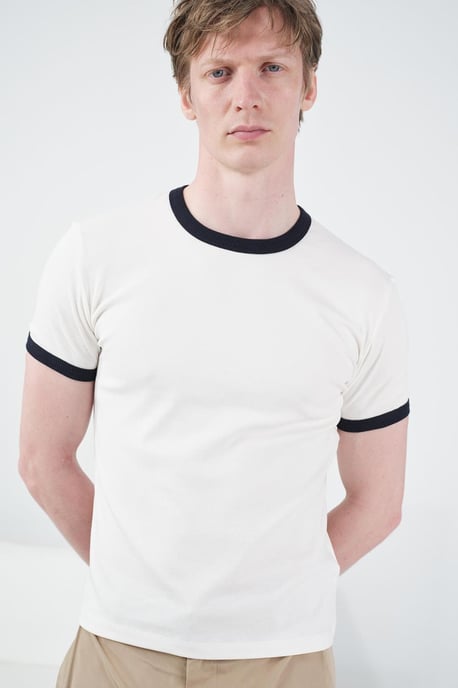Farbblockiertes Rundhals-T-Shirt mit kontrastierendem Raigel - Image 4