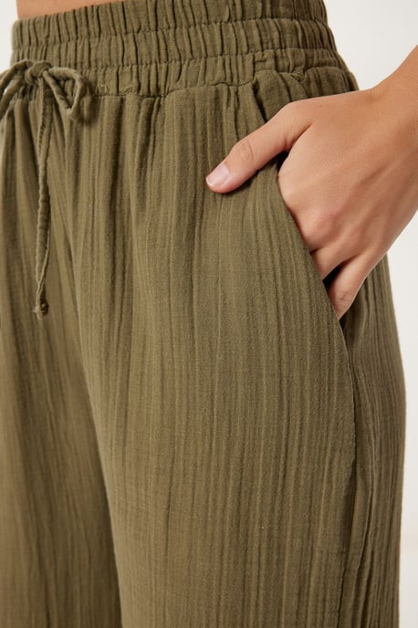Weite Hosen mit Bindegürtel und Bindungsdetails - Image 4