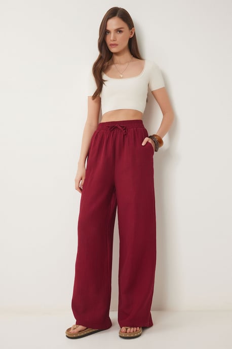 Weite Hosen mit Bindegürtel und Bindungsdetails - Image 1