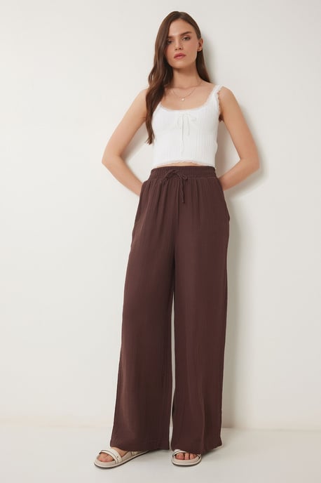 Weite Hosen mit Bindegürtel und Bindungsdetails - Image 1