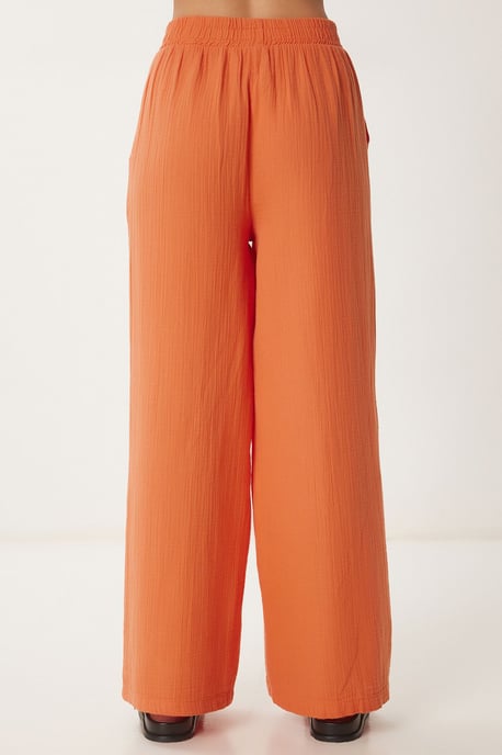 Weite Hosen mit Bindegürtel und Bindungsdetails - Image 6