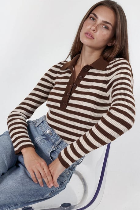 Gestreifter Rundhals-Pullover mit Knopfdetails - Image 1