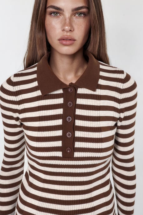 Gestreifter Rundhals-Pullover mit Knopfdetails - Image 5