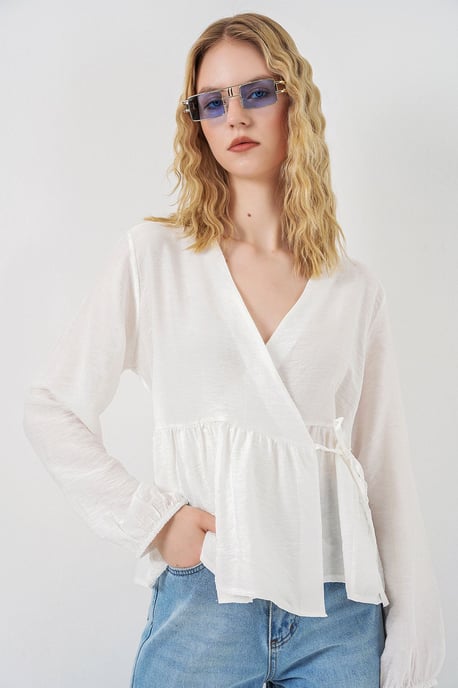 V-Ausschnitt Bluse mit Bindedetail aus Crepe - Image 1