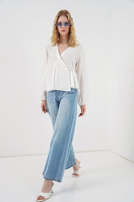 V-Ausschnitt Bluse mit Bindedetail aus Crepe - Image 2