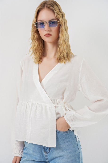 V-Ausschnitt Bluse mit Bindedetail aus Crepe - Image 3