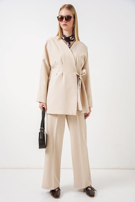Langer Gürtel-V-Ausschnitt-Jacke - Image 4