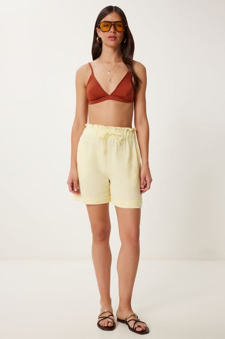 Hochtaillierte Mini-Shorts mit Bindeband und Binde-Detail - Image 1