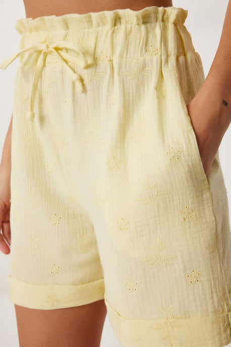 Hochtaillierte Mini-Shorts mit Bindeband und Binde-Detail - Image 4