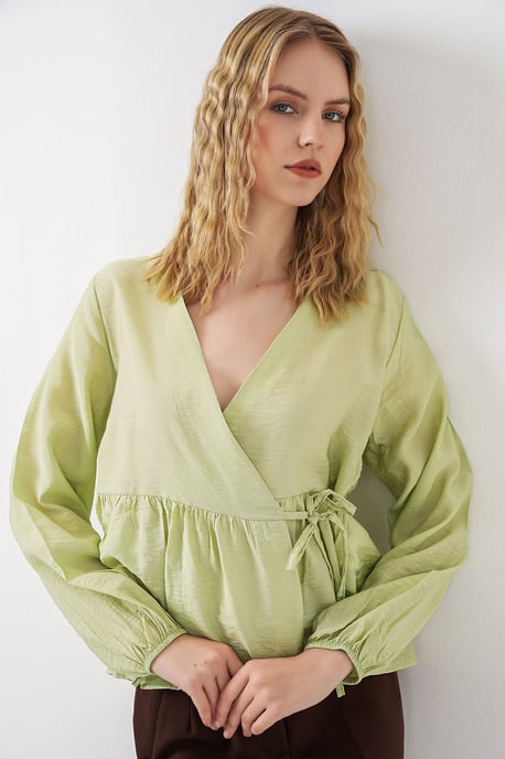 V-Ausschnitt Bluse mit Bindedetail aus Crepe - Image 1