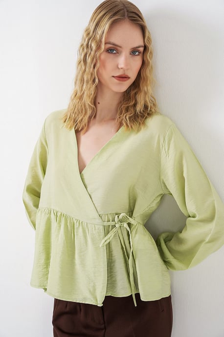 V-Ausschnitt Bluse mit Bindedetail aus Crepe - Image 5