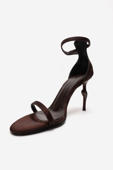 Yelena Pumps mit Knöchelriemen und Stilettoabsatz - Image 6