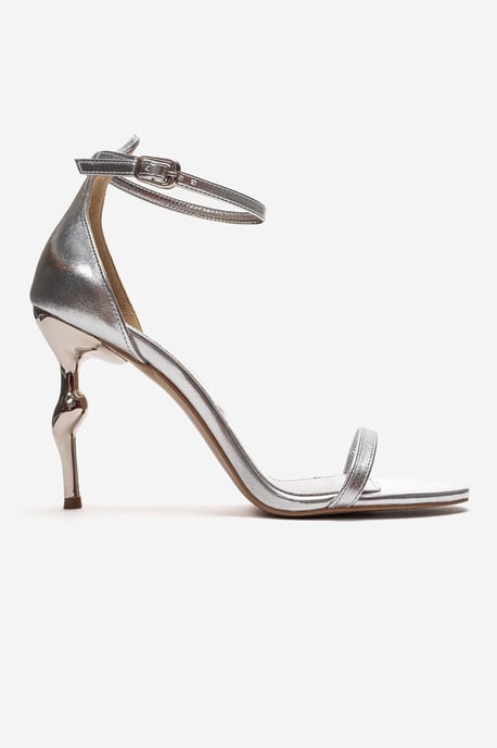 Yelena Pumps mit Knöchelriemen und Stilettoabsatz - Image 3