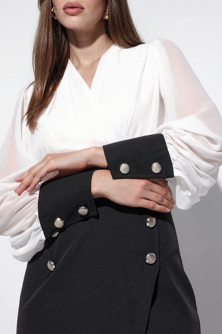 V-Ausschnitt Midi-Kleid mit Knopfdetails - Image 5