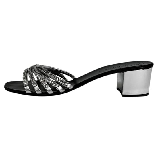 Giuseppe Zanotti Riemchen-Sandalen mit Strassbesatz aus silbernem Leder - Image 4