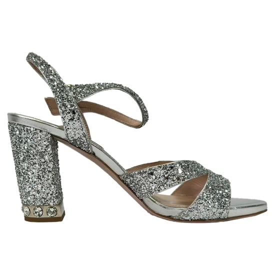 Miu Miu mit Kristallen verzierte Ledersandalen in silbernem Glitzer - Image 1