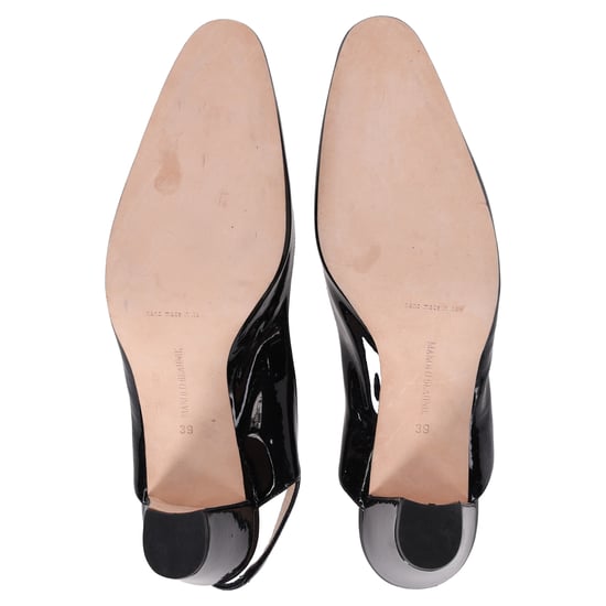 Manolo Blahnik Pumps mit mandelförmiger Zehenpartie und Slingback aus schwarzem Lackleder - Image 5