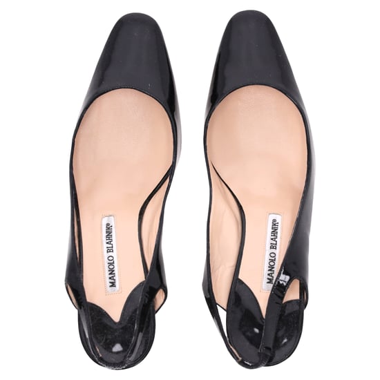 Manolo Blahnik Pumps mit mandelförmiger Zehenpartie und Slingback aus schwarzem Lackleder - Image 6