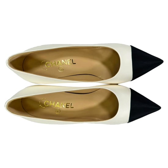 Chanel CC Spitz-Zeh-Pumps aus weißem Leder - Image 5