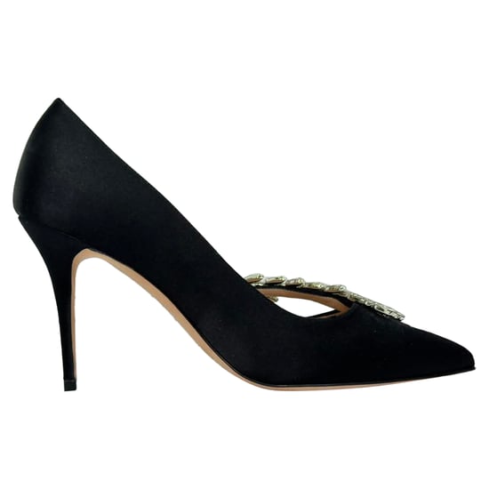 Manolo Blahnik Nadira Verzierte Pumps aus schwarzem Satin - Image 1