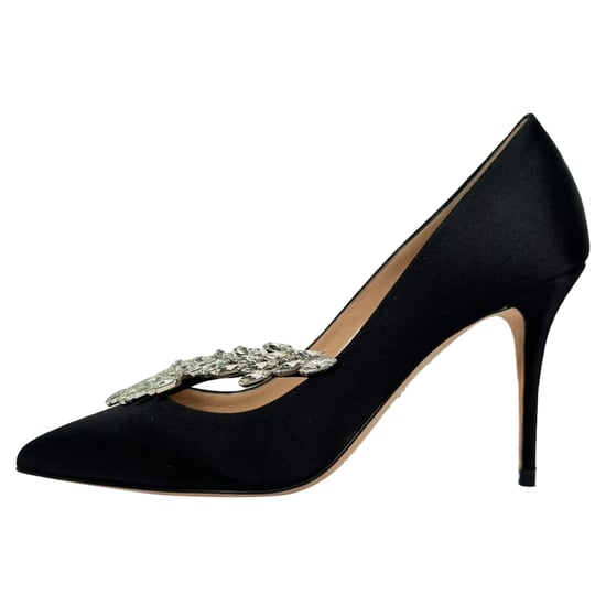 Manolo Blahnik Nadira Verzierte Pumps aus schwarzem Satin - Image 5