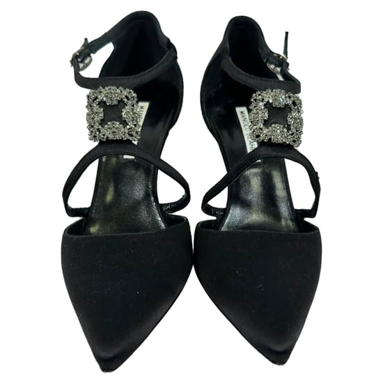 Manolo Blahnik Seneca mit Kristallen verzierte Pumps aus schwarzem Satin - Image 2