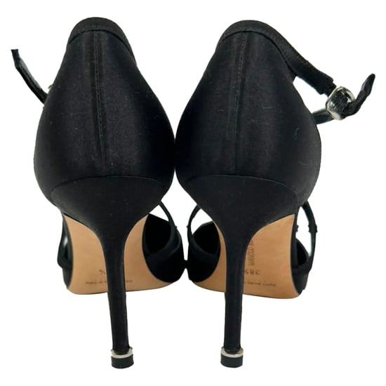 Manolo Blahnik Seneca mit Kristallen verzierte Pumps aus schwarzem Satin - Image 3