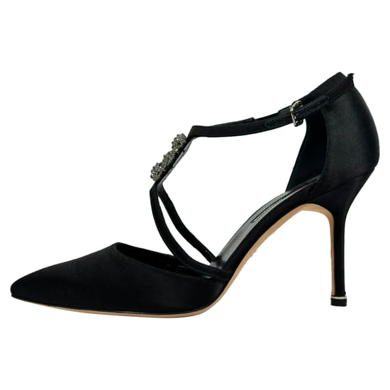 Manolo Blahnik Seneca mit Kristallen verzierte Pumps aus schwarzem Satin - Image 4